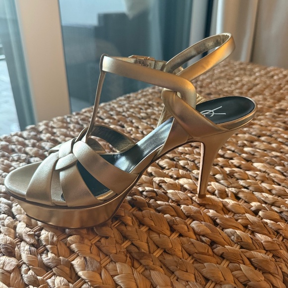 Platform sandals - Picture 1 of 3